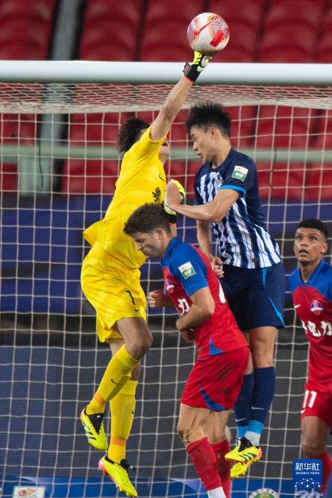 门将扑出关键点球,帮助球队取得胜利 门将扑出关键点球,帮助球队取得胜利