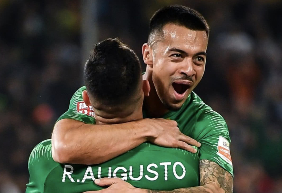 球队争夺荣誉展翅翱翔,对决精彩纷呈 球队争夺荣誉展翅翱翔,对决精彩纷呈