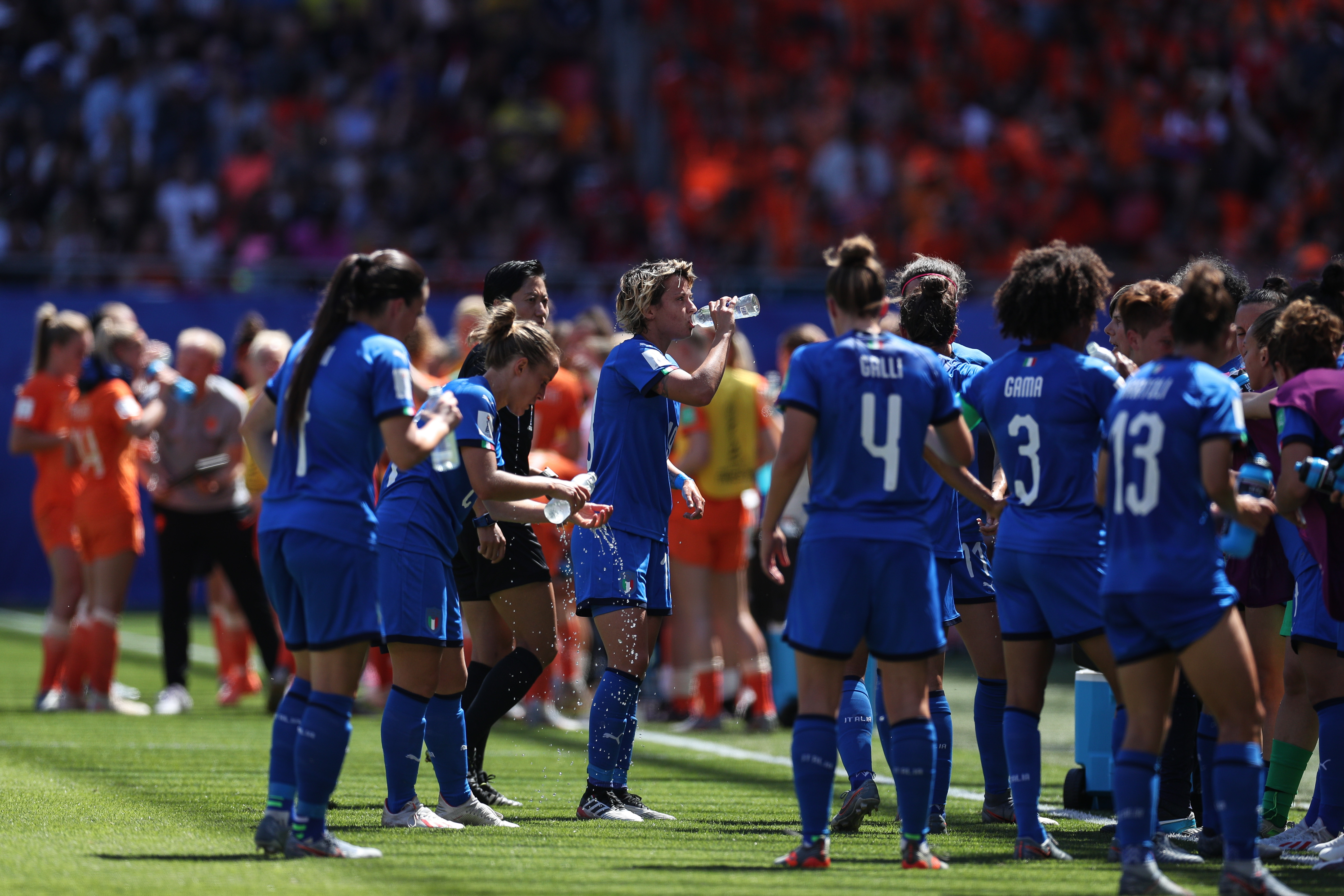 瓦朗谢纳客场失误,球队努力调整备战下一场的简单介绍 瓦朗谢纳客场失误,球队努力调整备战下一场的简单介绍