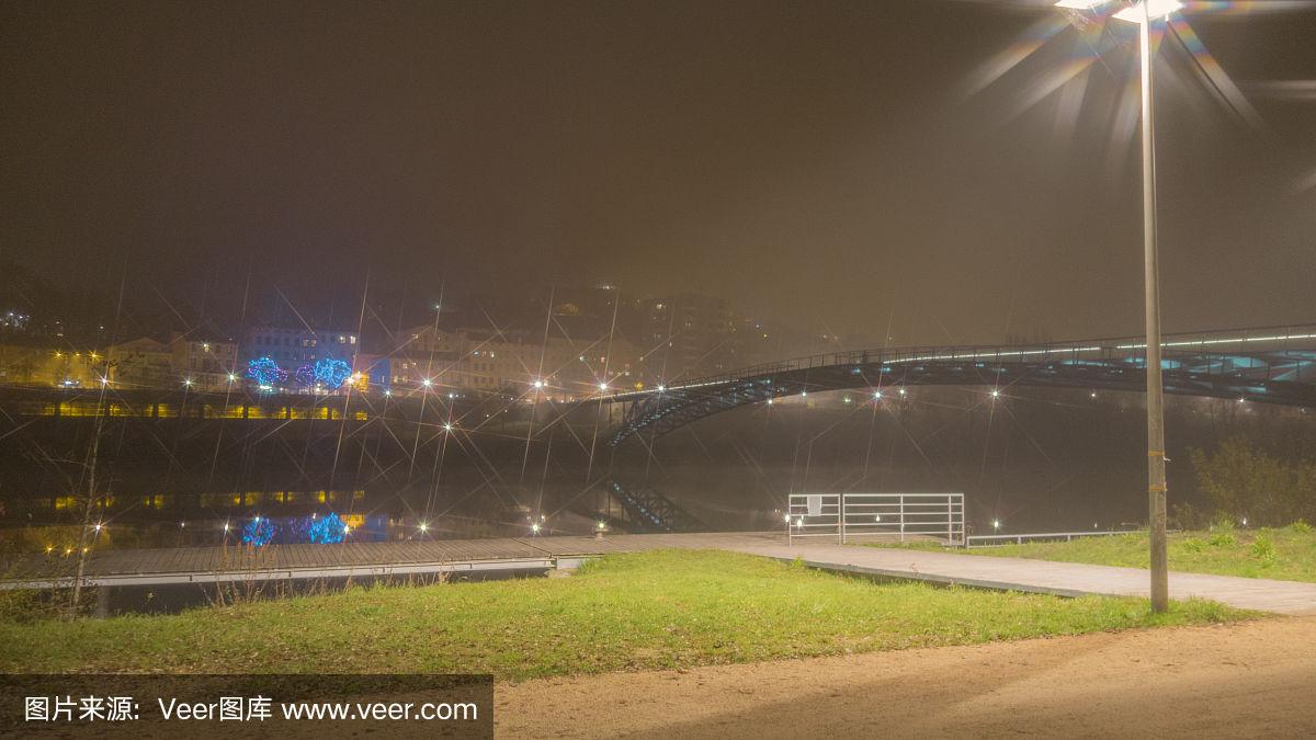 1xBit体育平台-里昂主场失利,联赛前景蒙上一层阴影的简单介绍