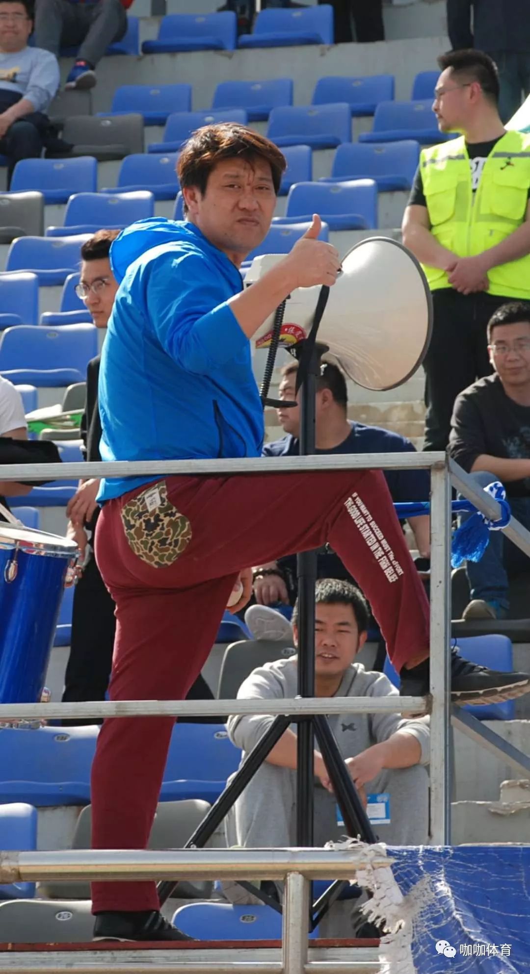 1xBit体育登录入口-关于波尔多俱乐部球迷纷纷前往球场观战的信息