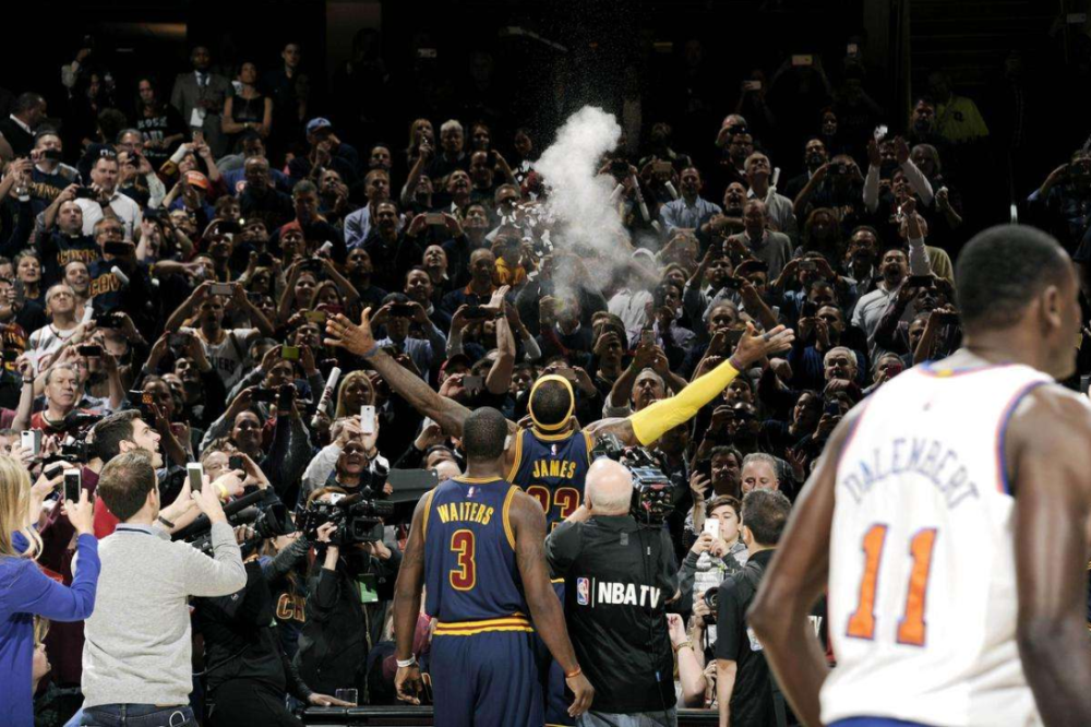 关于波尔多俱乐部球迷纷纷前往球场观战的信息 关于波尔多俱乐部球迷纷纷前往球场观战的信息