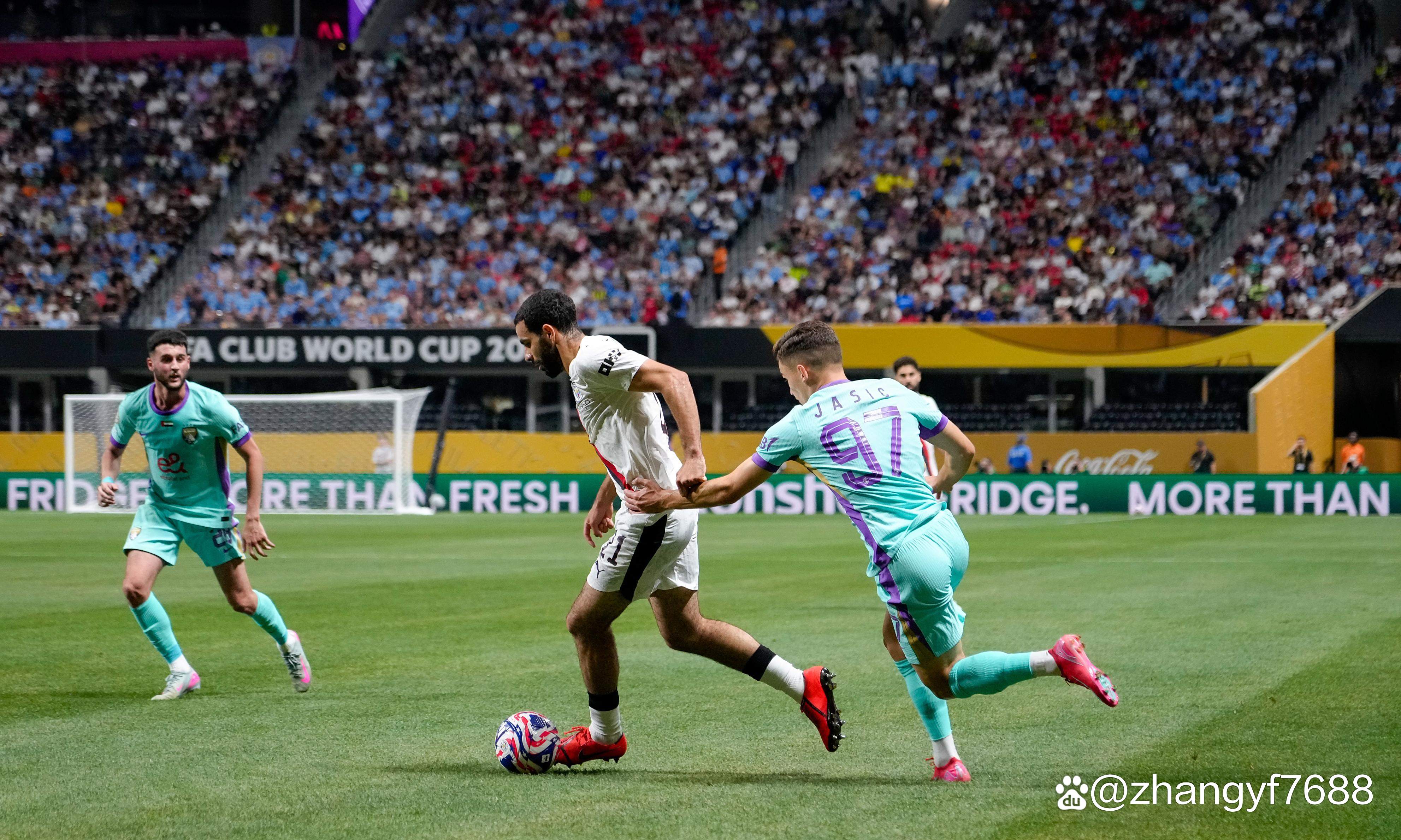 双杀对手!曼城队在比赛中取胜 双杀对手!曼城队在比赛中取胜