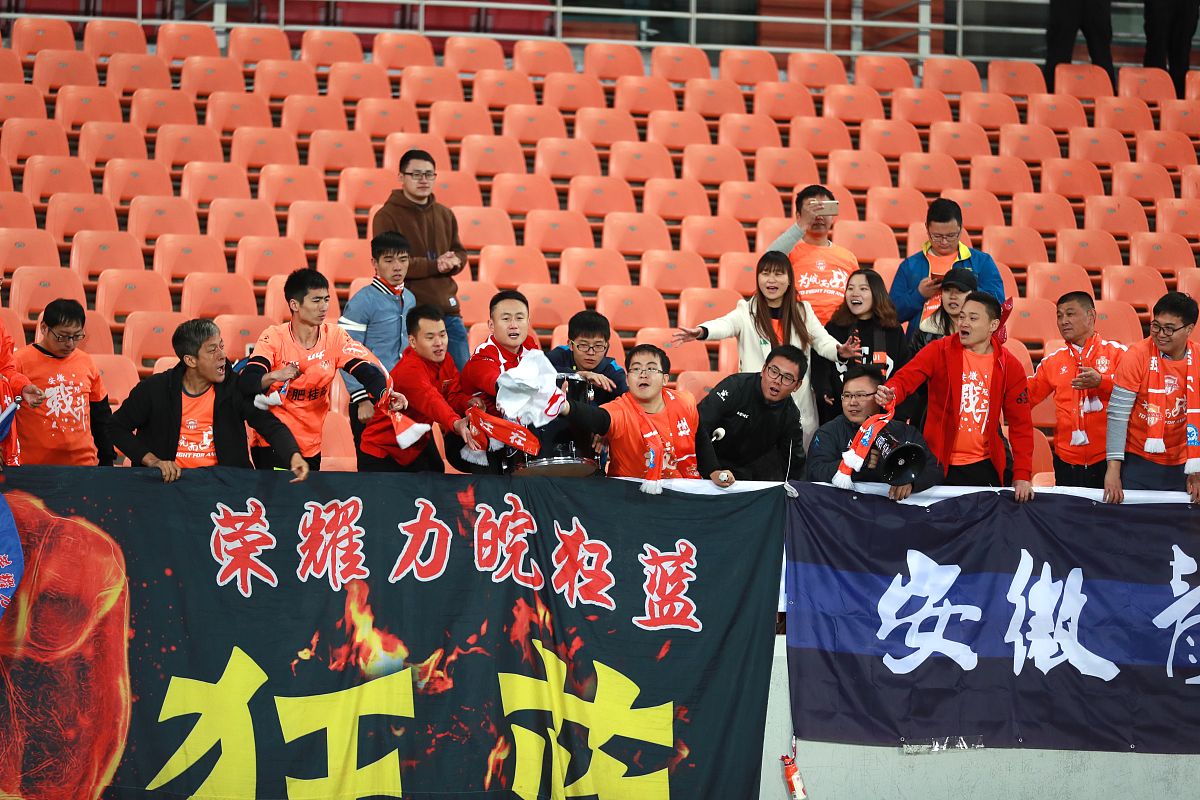 包含精彩一幕!球员们的拼搏精神感动观众的词条 包含精彩一幕!球员们的拼搏精神感动观众的词条