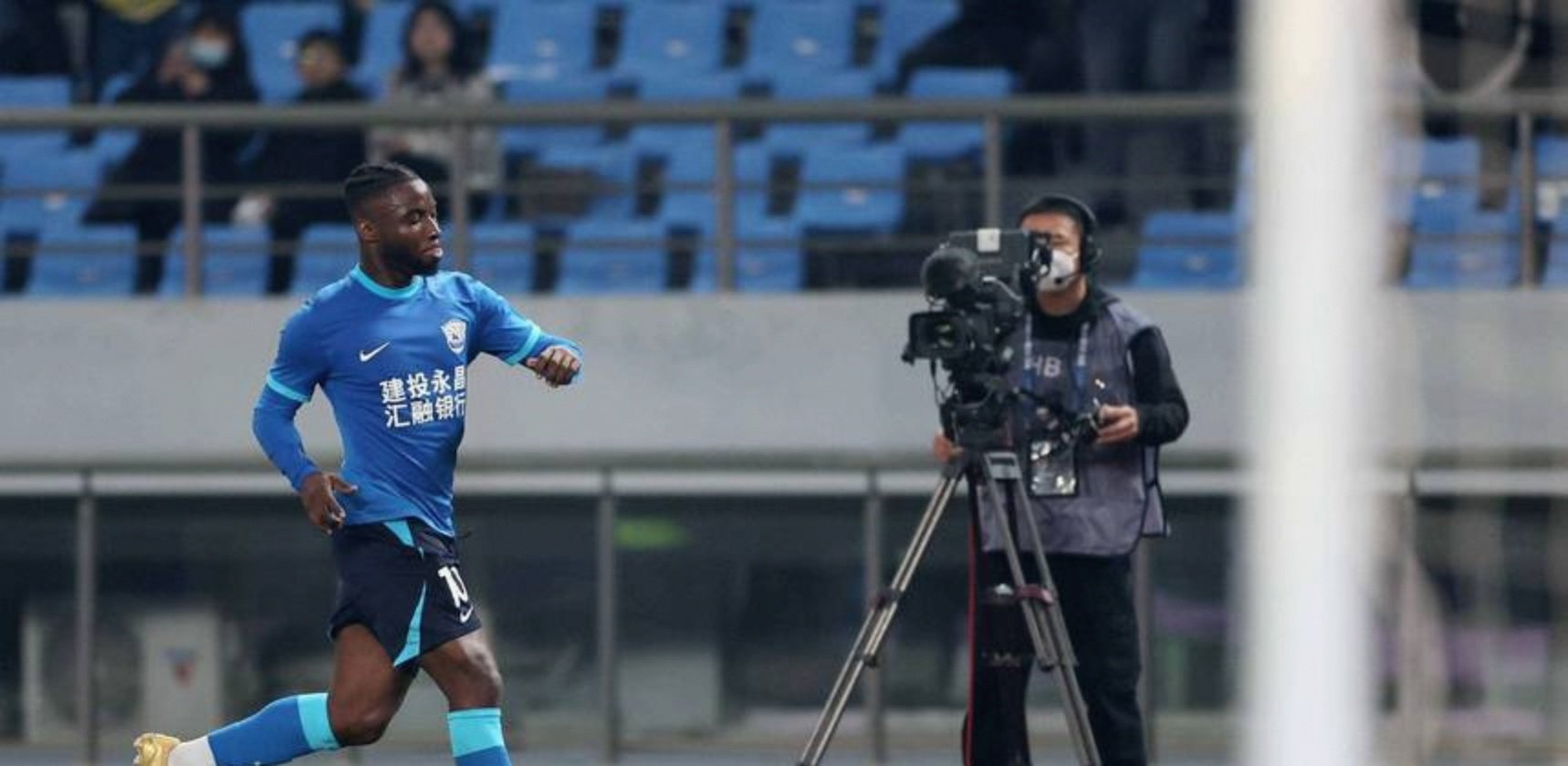 1xBit体育网址-国安客场逼平申花,战术多变取得稳定态势的简单介绍