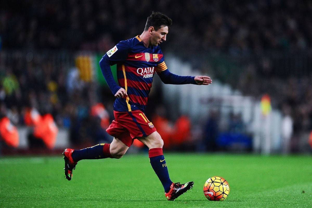 包含西甲联赛重启,巴萨主场取胜领先榜首,梅西再次助攻彰显统治力的词条