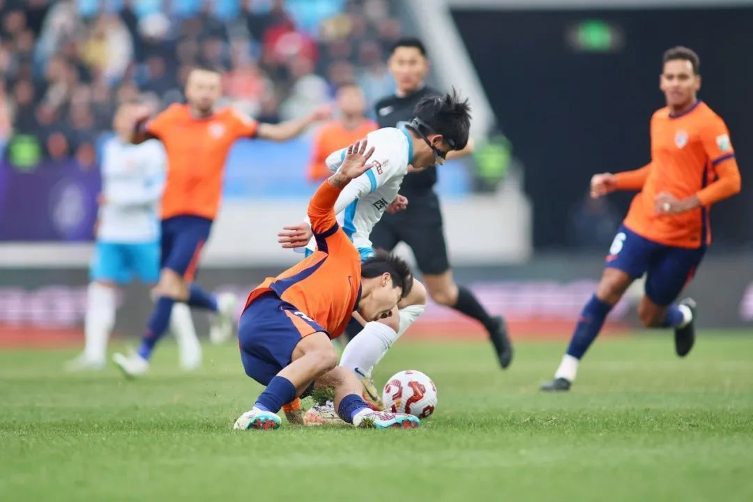 精彩回放展示球员出色的进攻技巧 精彩回放展示球员出色的进攻技巧