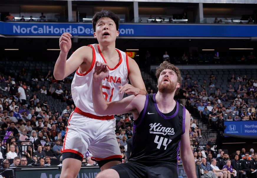 中国男篮遭遇马刺队围攻,输球收获教训 中国男篮遭遇马刺队围攻,输球收获教训