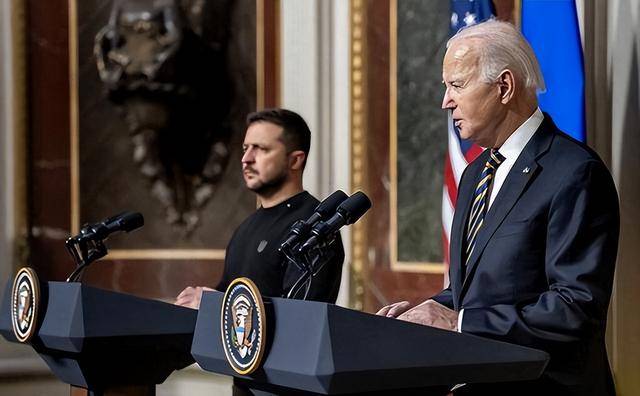 雄鹿队遭遇困境，需全队努力逆转局势