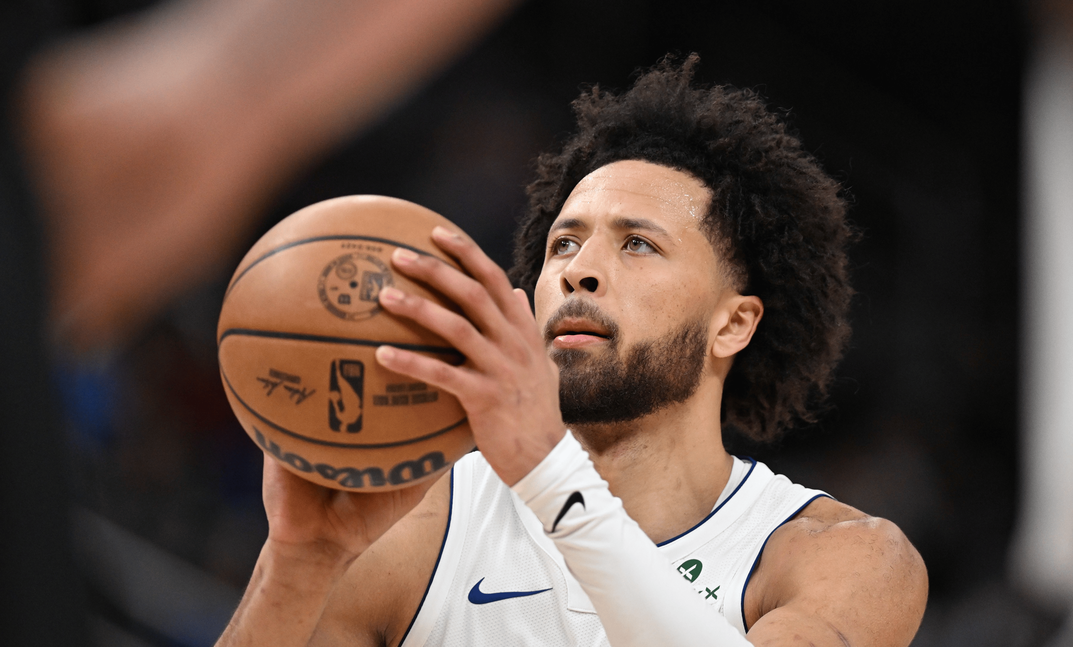 雄鹿客场击败快船，开门红