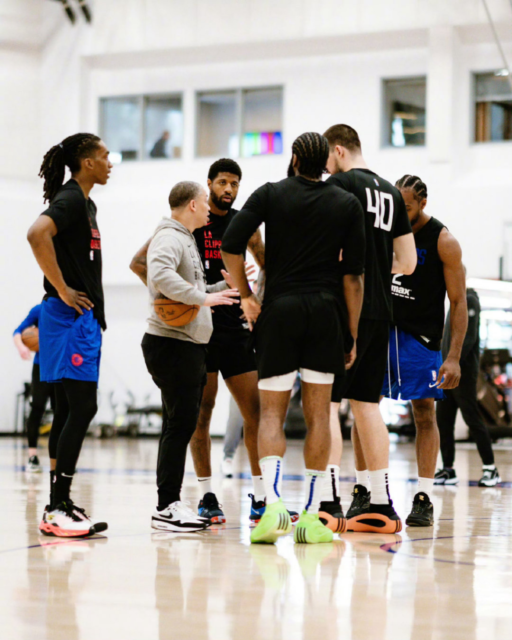 篮网全队表现亮眼,带领球队击败快船 篮网全队表现亮眼,带领球队击败快船