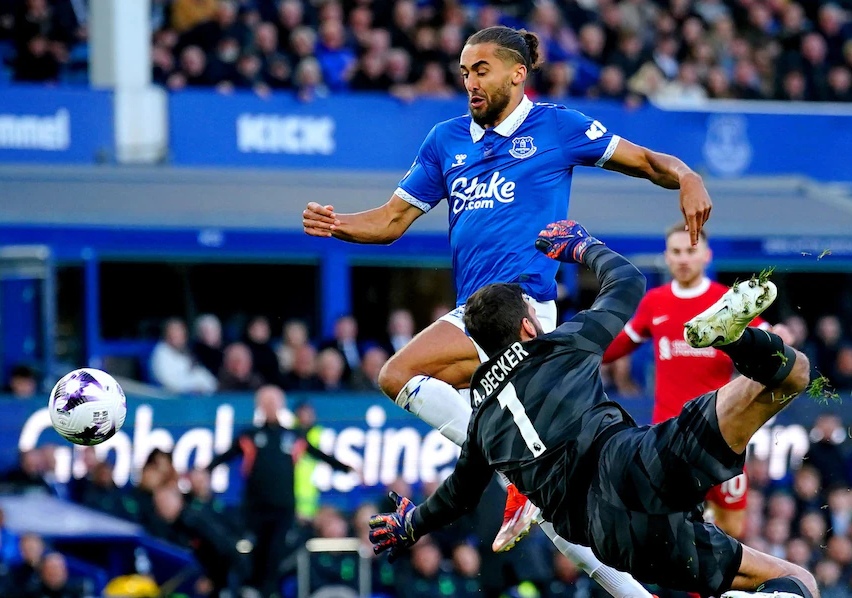 利物浦击败埃弗顿实现争冠目标 利物浦击败埃弗顿实现争冠目标