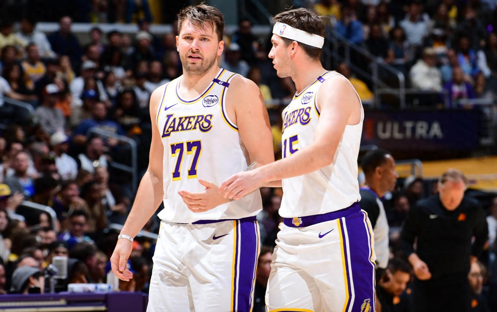 包含雄鹿主场惨败开拓者，遭遇两连败的词条